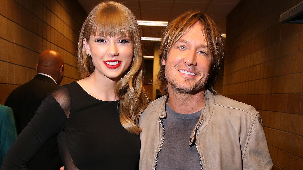 LAS VEGAS, NV - APRIL 08: Musicians Taylor Swift (L) and Keith Urban attend Tim McGraw's Superstar Summer Night presented by the Academy of Country Music at the MGM Grand Garden Arena on April 8, 2013 in Las Vegas, Nevada. (Photo by Chris Polk/ACMA2013/Getty Images for ACM)