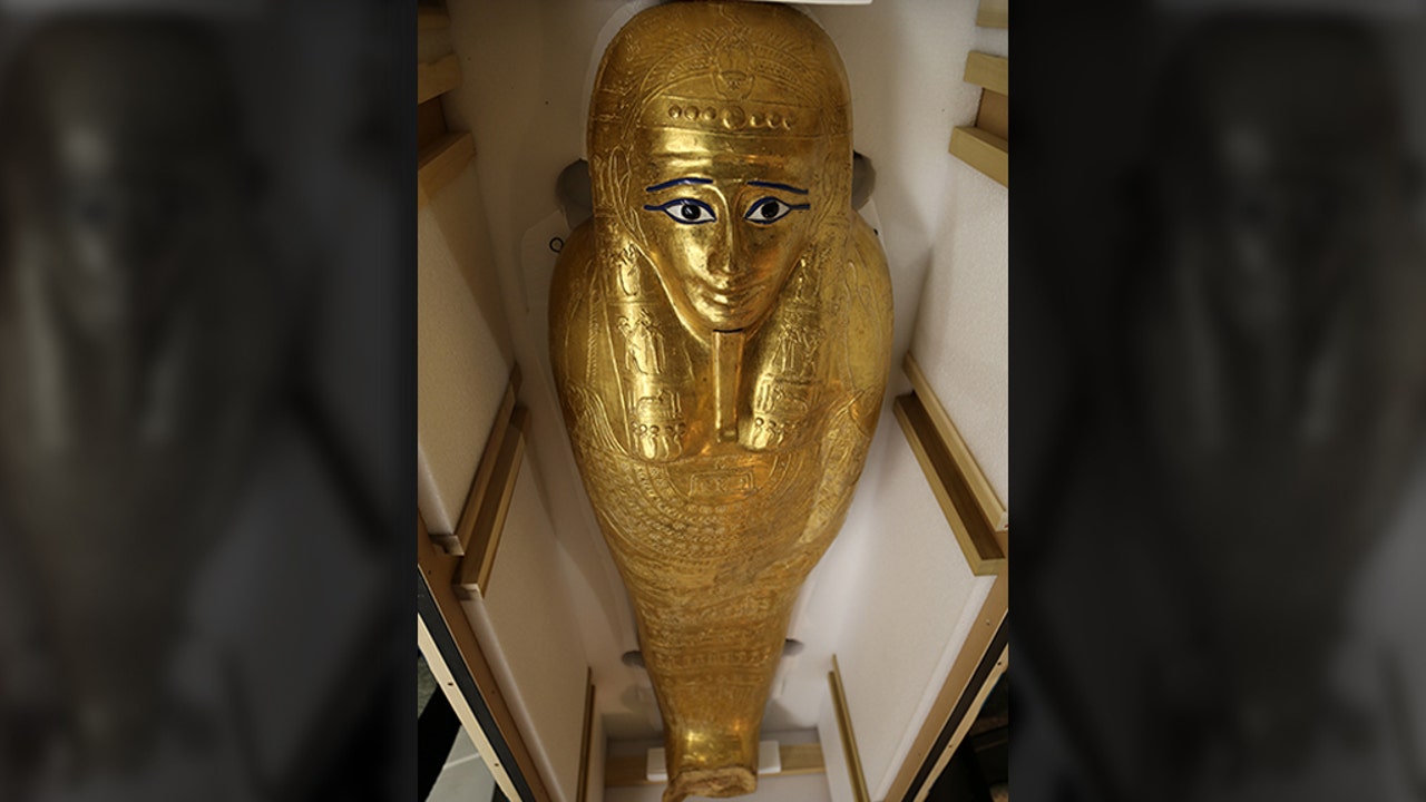 THE EGYPTIAN COLLECTIN コフィン＆マミーゴールド Stolen ancient Egyptian coffin on display at New York's