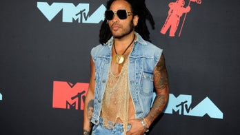 Lenny Kravitz loses sunglasses that are 'incredibly sentimental' to him, asks fans for help
