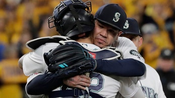 Felix Hernandez walks off mound for possibly final time with Seattle Mariners