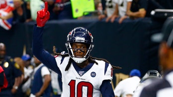 Cardinals' DeAndre Hopkins takes shot at former team after Chiefs sign Patrick Mahomes to contract extension