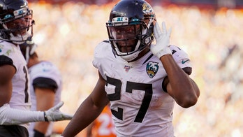 Leonard Fournette signs with Buccaneers, joins Tom Brady