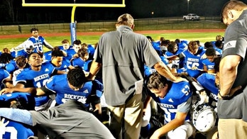 Tennessee high school students defend prayer before football games after atheist group complains