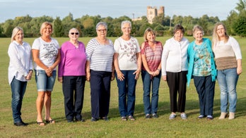10 breast cancer survivors in same family celebrate being disease-free