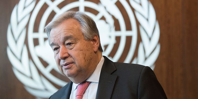 在这张 2019 年 5 月 7 日的档案照片中，联合国秘书长安东尼奥·古特雷斯在联合国总部接受采访时被拍到。