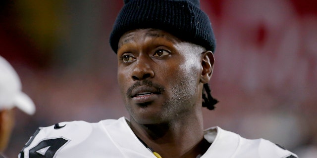 Antonio Brown wants to resolve his off the field issues so he can make a return to the NFL, even though he announced back in September he wasn't interesting in playing in the league anymore.<br data-cke-eol="1">
(AP Photo/Rick Scuteri, File)