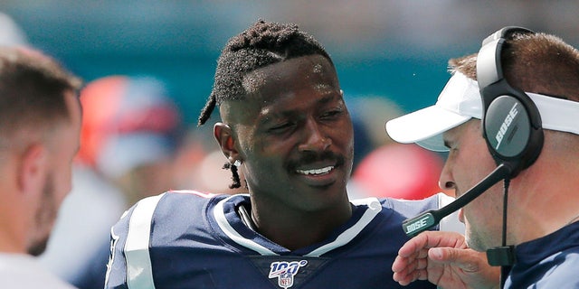 ​​​​​​​Antonio Brown talks with New England Patriots offensive coordinator Josh McDaniels during an NFL game against the Miami Dolphins, Sept. 15, 2019. (Getty Images)