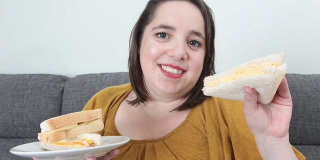 April Griffiths of Nuneaton, Warwickshire, England recently discussed the unusual dietary regime she’s maintained for nearly three decades and how she’s managed to survive for nearly three decades on cheese, bread and chips alone.
