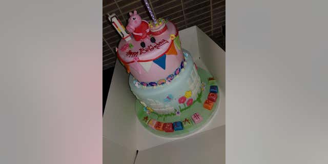 Leah O'Brien and her sister arrived at the bakery to learn that her niece's "Peppa Pig"-themed cake was already paid for.