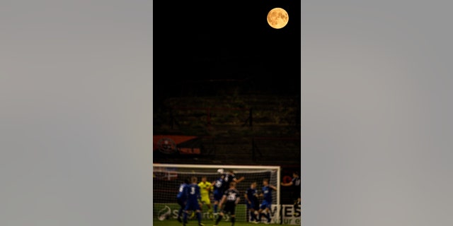 The players of both teams are fighting for a corner under the full moon during the SSE Airtricity League first division game between Bohemians and Waterford at Dalymount Park in Dublin. (Photo by Noonan / Sportsfile via Getty Images)