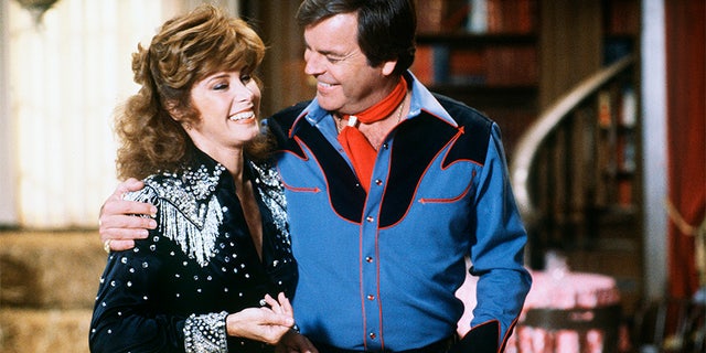 HART TO HART - "Rhinestone Harts" - Season Three - 12/1/81, Jennifer's (Stefanie Powers) diamond-crusted outfit was of interest to a jewel thief. Robert Wagner (Jonathan) also starred.