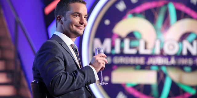 Jan Stroh had applied to be invited on the show for years, and he was finally accepted as a contestant as a reward for his loyalty on the 20th anniversary, where he proceeded to win 1 million euros.