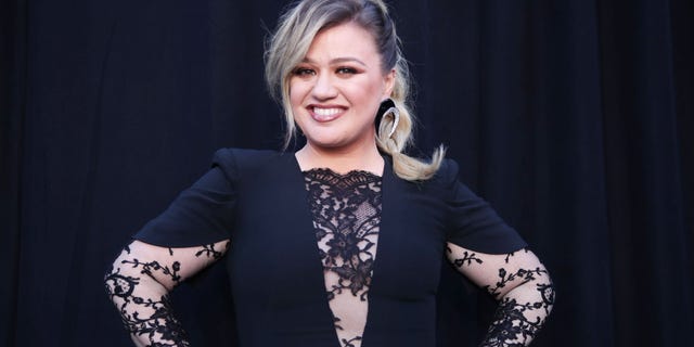 Kelly Clarkson at the 2019 ACM Awards.