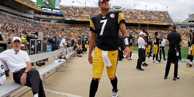Pittsburgh Steelers quarterback Ben Roethlisberger (7) walks off the field as time runs out in a loss to the Seattle Seahawks in an NFL football game in Pittsburgh, Sunday, Sept. 15, 2019. (AP Photo/Gene J. Puskar)