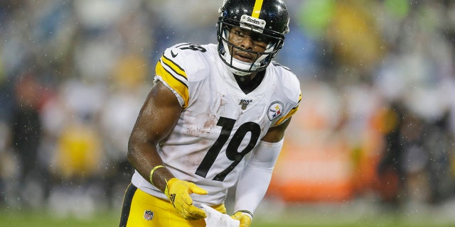 Wide receiver JuJu Smith-Schuster is now the top dog in Pittsburgh. (AP Photo/James Kenney)