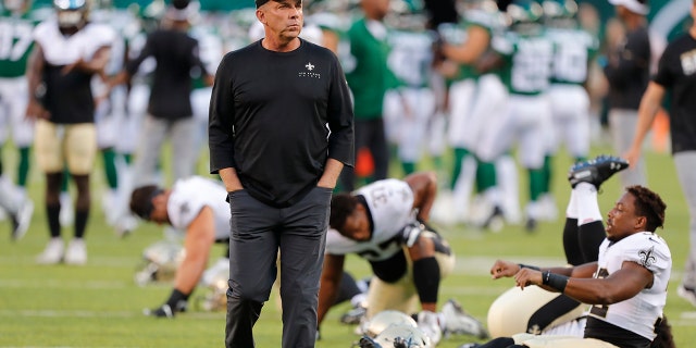 New Orleans Saints coach Sean Payton looks at his team as players warm up for a preseason NFL football game against the New York Jets on Saturday, Aug. 24, 2019, in East Rutherford, N.J. (AP Photo/Noah K. Murray)