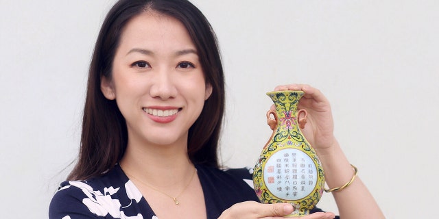 Sworders expert Yexue Li. (Credit: Sworders, BNPS)