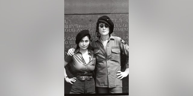 Yoko Ono (L) and John Lennon