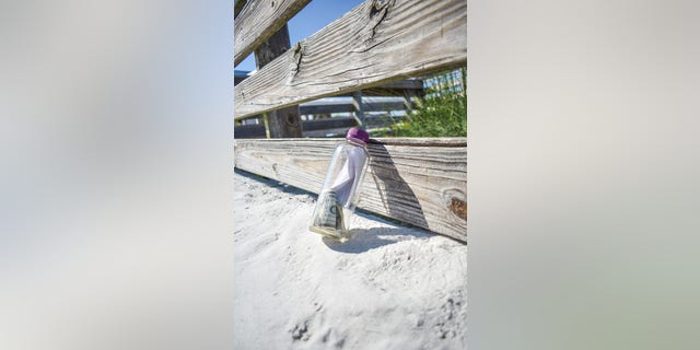Westlake Legal Group deputy-note3 Florida deputy keeps 'adventure' alive after finding man's ashes, family's heartwarming notes, in bottle fox-news/lifestyle fox news fnc/lifestyle fnc d867e34e-0575-5a61-8488-38b1025dcdb4 article Alexandra Deabler