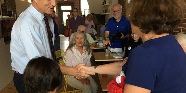 2020 Dems cut from Houston debate rip DNC for 'lack of transparency,' vow to press on | USNN World News Democratic presidential candidate Tom Steyer greets voters during a campaign stop in Concord, NH on Thursday, Sept. 5, 2019