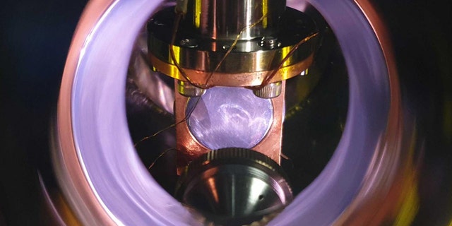 Inside view of an ultra-high vacuum reaction chamber that simulates chemical reactions in an interstellar cloud around the world. pounds of chemical reactions in an interstellar cloud CREDIT Hokkaido University
<!----></p>
</div>
</div>
<p><strong> THE MYSTERIOUS, THE SECOND INTERSTELLARY OBJECT, WHICH IS PERFORMED CONFIRMED </p><div><script async src=