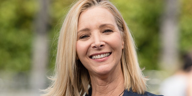 Lisa Kudrow visits "Extra" at Universal Studios Hollywood on April 09, 2019 in Universal City, California. (Getty)