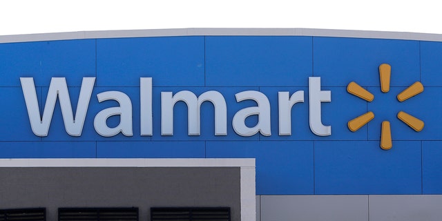 Walmart has regained its folk hunting heritage and got rid of everything that is not a shotgun after two shootings in its stores in a week, killing 24 people in August 2019. (AP Photo / Steven Senne)