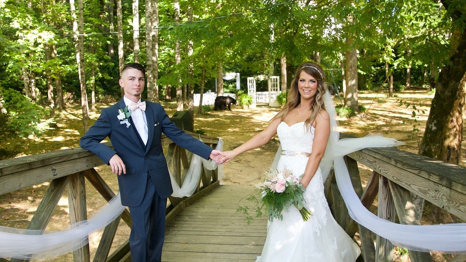 Bride And Groom S Wedding Crashed By Black Bear During Incredible