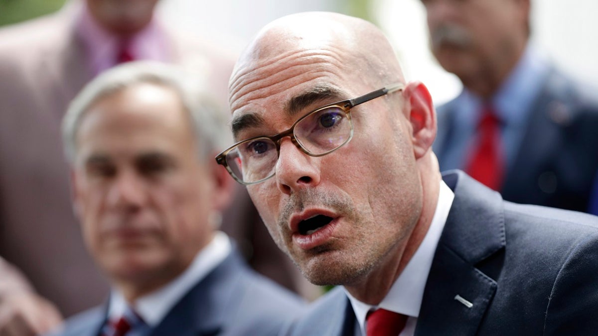 Texas House Speaker Dennis Bonnen, right, with Gov.  Greg Abbott, in May. (AP Photo/Eric Gay, File)