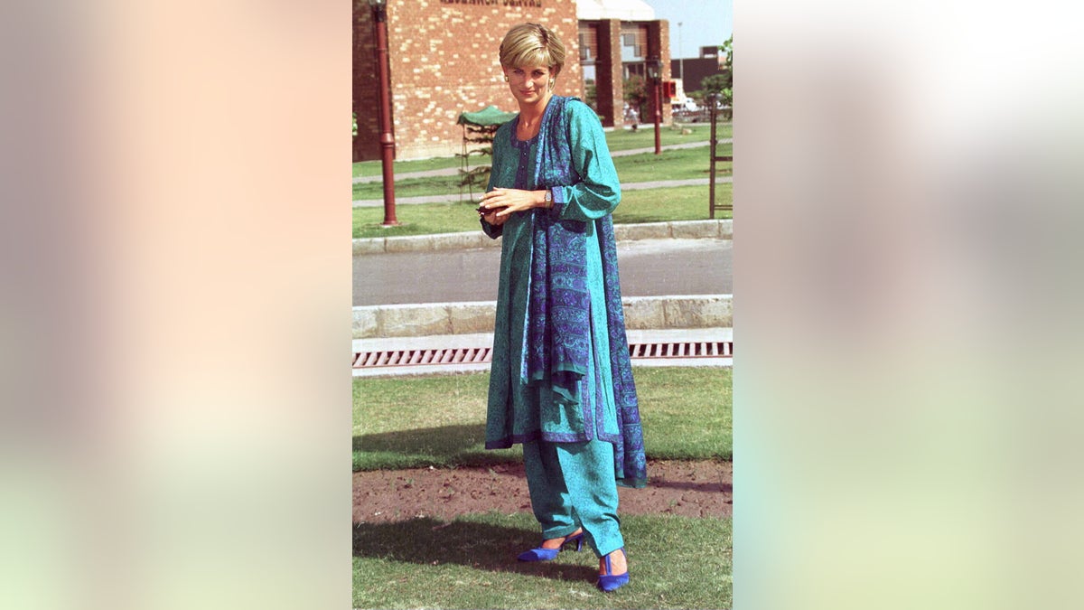  Diana, Princess Of Wales in Pakistan. (Photo by Tim Graham Picture Library/Getty Images)