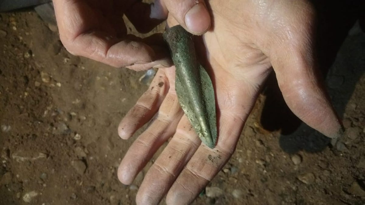 A bronze age spearhead discovered in Havering. (© Archaeological Solutions Ltd)