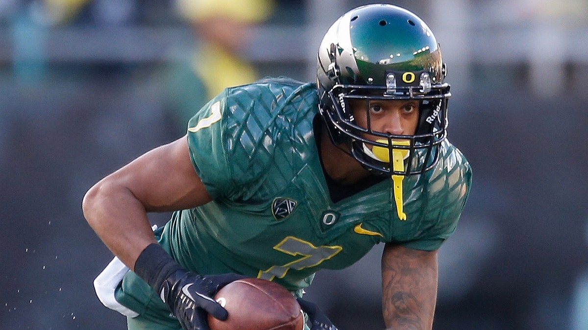 Keanon Lowe, formerly of the Oregon Ducks (pictured in 2014) was seen disarming, embracing and comforting student Angel Granados-Diaz, 18, who walked into school with a loaded shotgun hidden in his jacket on May 17.