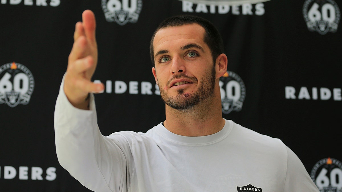 Las Vegas Raiders: Derek Carr the target of misplaced disrespect