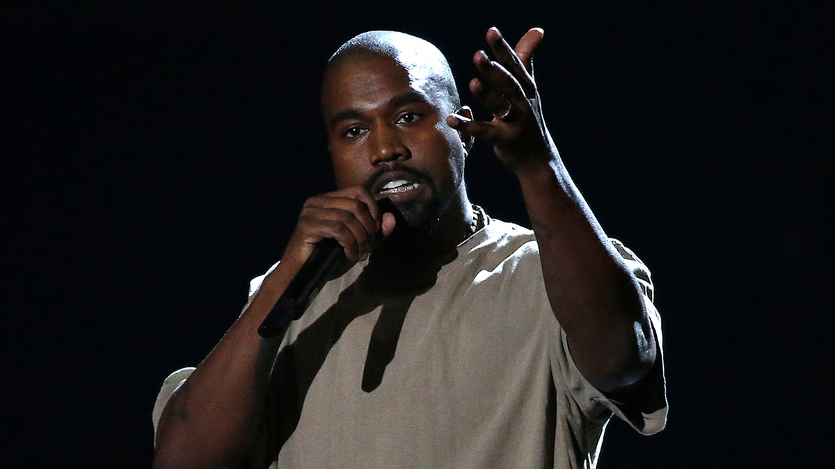 Kanye West accepts the Video Vanguard Award at the 2015 MTV Video Music Awards. REUTERS/Mario Anzuoni 