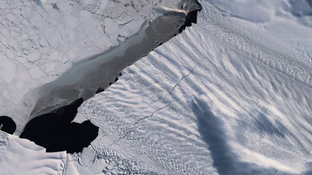 This image shows the two cracks captured by the Copernicus Sentinel-2 satellite on Sept. 14, 2019. (Credit: ESA, CC BY-SA 3.0 IGO)