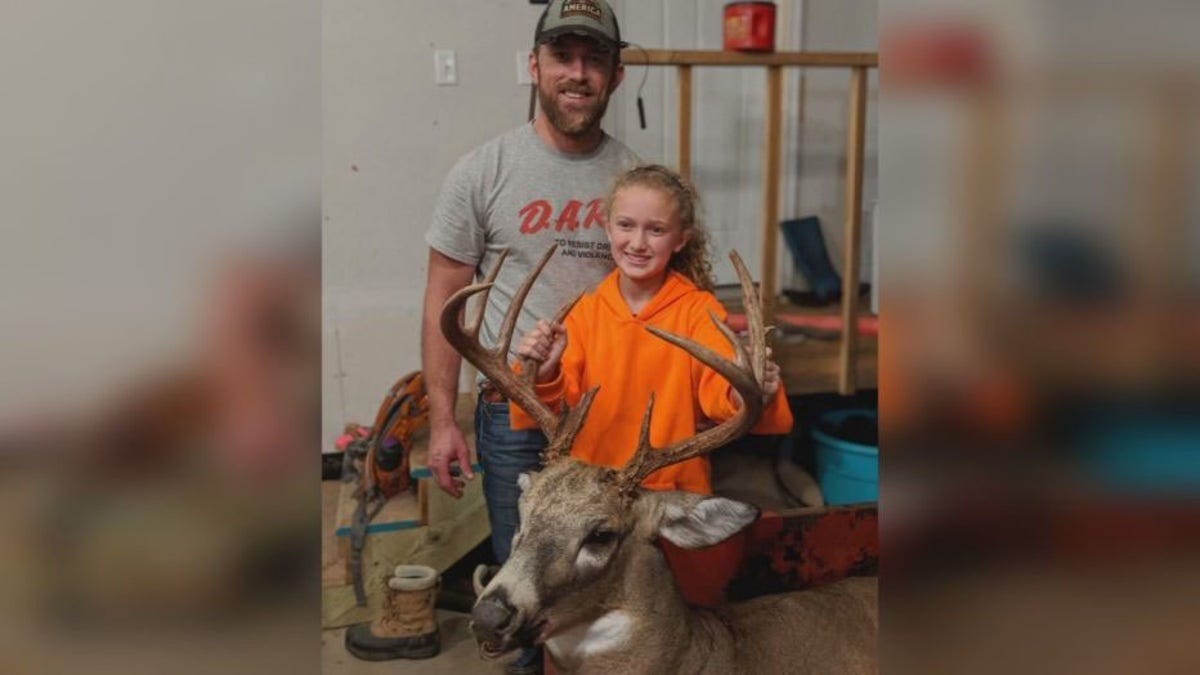 lilly shoots buck with dad