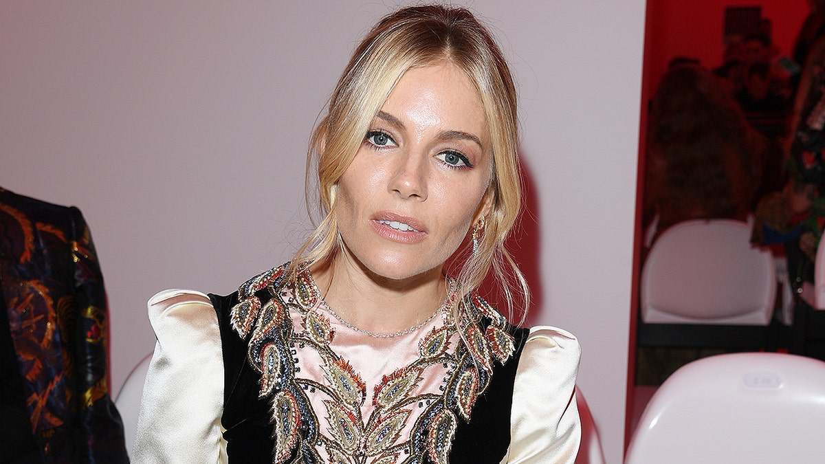 MILAN, ITALY - SEPTEMBER 22: Sienna Miller attends the Gucci show during Milan Fashion Week Spring/Summer 2020 on September 22, 2019 in Milan, Italy. (Photo by Daniele Venturelli/Daniele Venturelli/ Getty Images for Gucci)