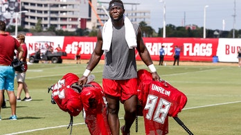 Ravens Demone Harris rewards housekeeper who found engagement ring