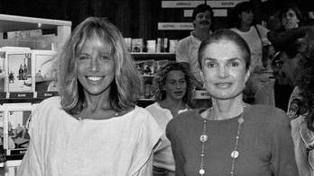 Carly Simon recalls saying goodbye to Jackie Kennedy Onassis on her deathbed: ‘It was surreal’