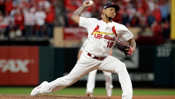 St. Louis Cardinals' Carlos Martinez caught blowing kiss to Atlanta Braves baserunner