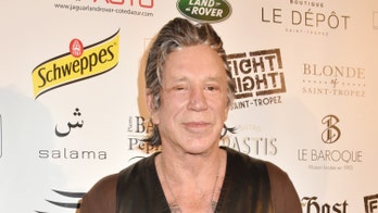 Mickey Rourke says he'll give Trump a 'left hook from hell'