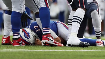 Brett Favre offers advice to Buffalo Bills' Josh Allen after quarterback took brutal blow to head