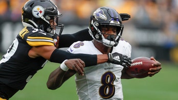 Baltimore Ravens' Lamar Jackson helps photographer after scary collision on sidelines