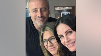 'Friends' co-stars Jennifer Aniston, Courteney Cox, Matt LeBlanc reunite in 'rare' selfie