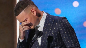 Kane Brown, in emotional CMT Artists of the Year speech, pays tribute to late drummer Kenny Dixon