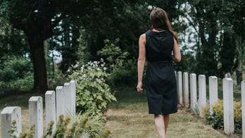 Woman finds her supposedly dead ex-boyfriend working at local restaurant