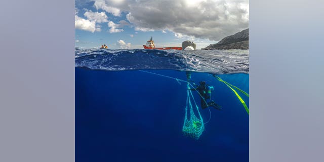 Cargo being lifted from the shipwreck site. (Greece's Ministry of Culture and Sports)