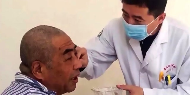 Mr. Hu (L) after his surgery, with Dr. Liu Zhongbo (R).