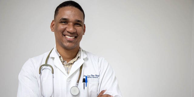 Dr. Jose Frank Piña Montero grew up in extreme poverty, but today he is an outstanding doctor and role model in the same community he grew up in.