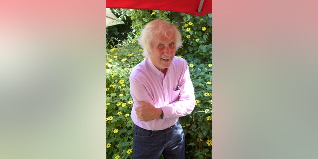 Photographer Douglas Kirkland poses for a portrait at his home in Los Angeles, California on September 26, 2018.